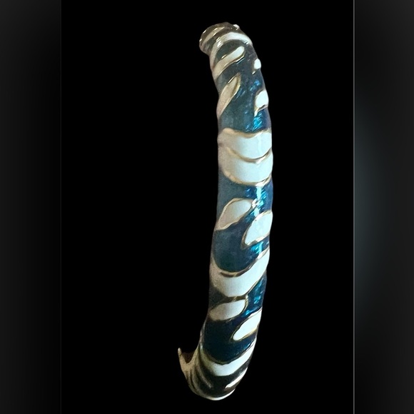 Signed Kenneth Jay Lane (KJL) Blue & White Enamel Bangle Bracelet Gold Tone - Picture 1 of 5